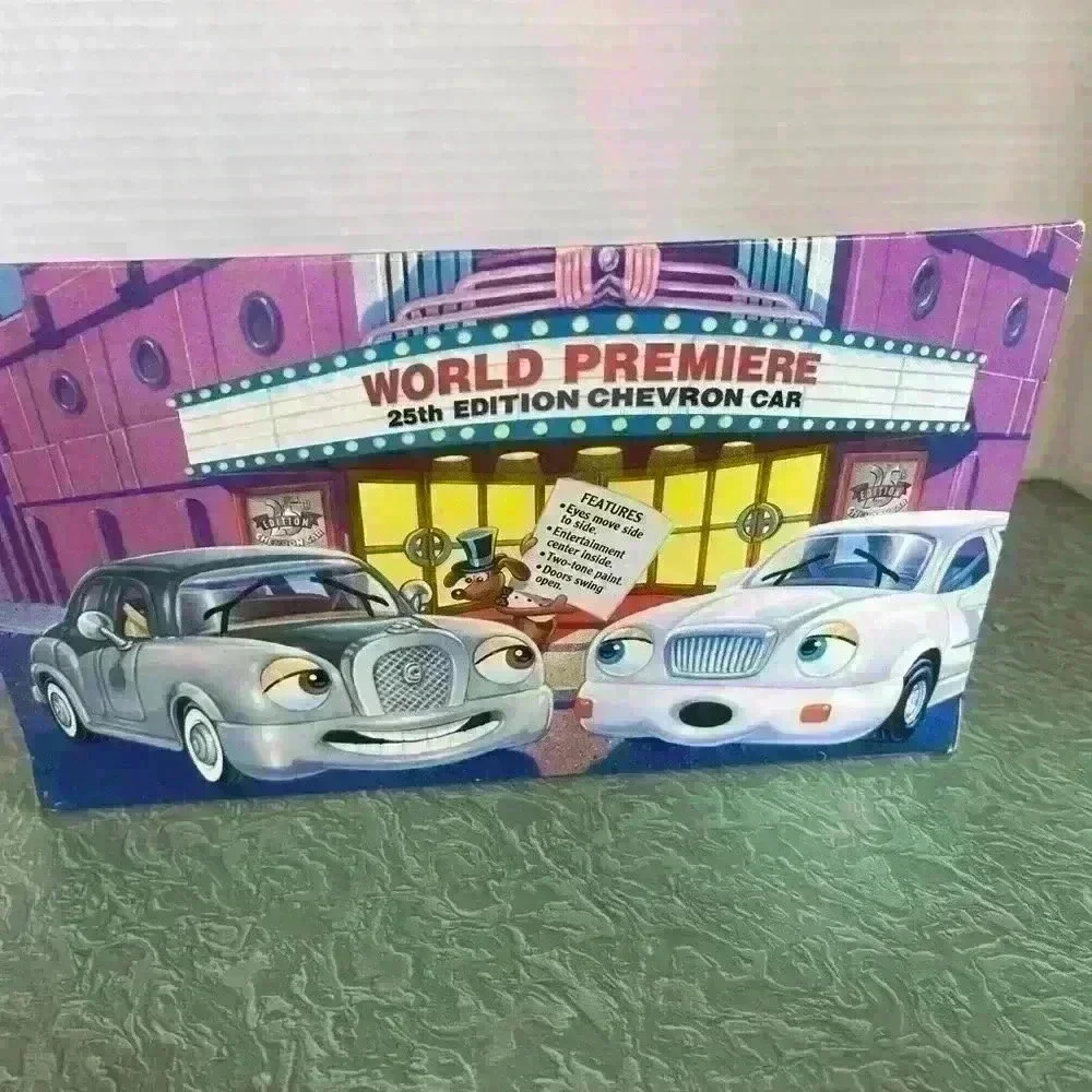 The Chevron Cars Leo Limo 25th Edition Vehicle 2000 Silver Chevron New in Box - Picture 3 of 4